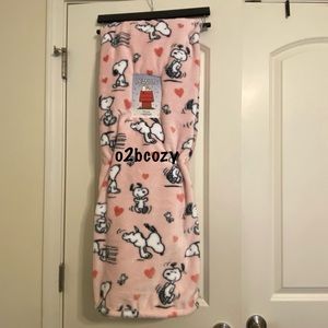 Peanuts Pink Valentine’s Throw